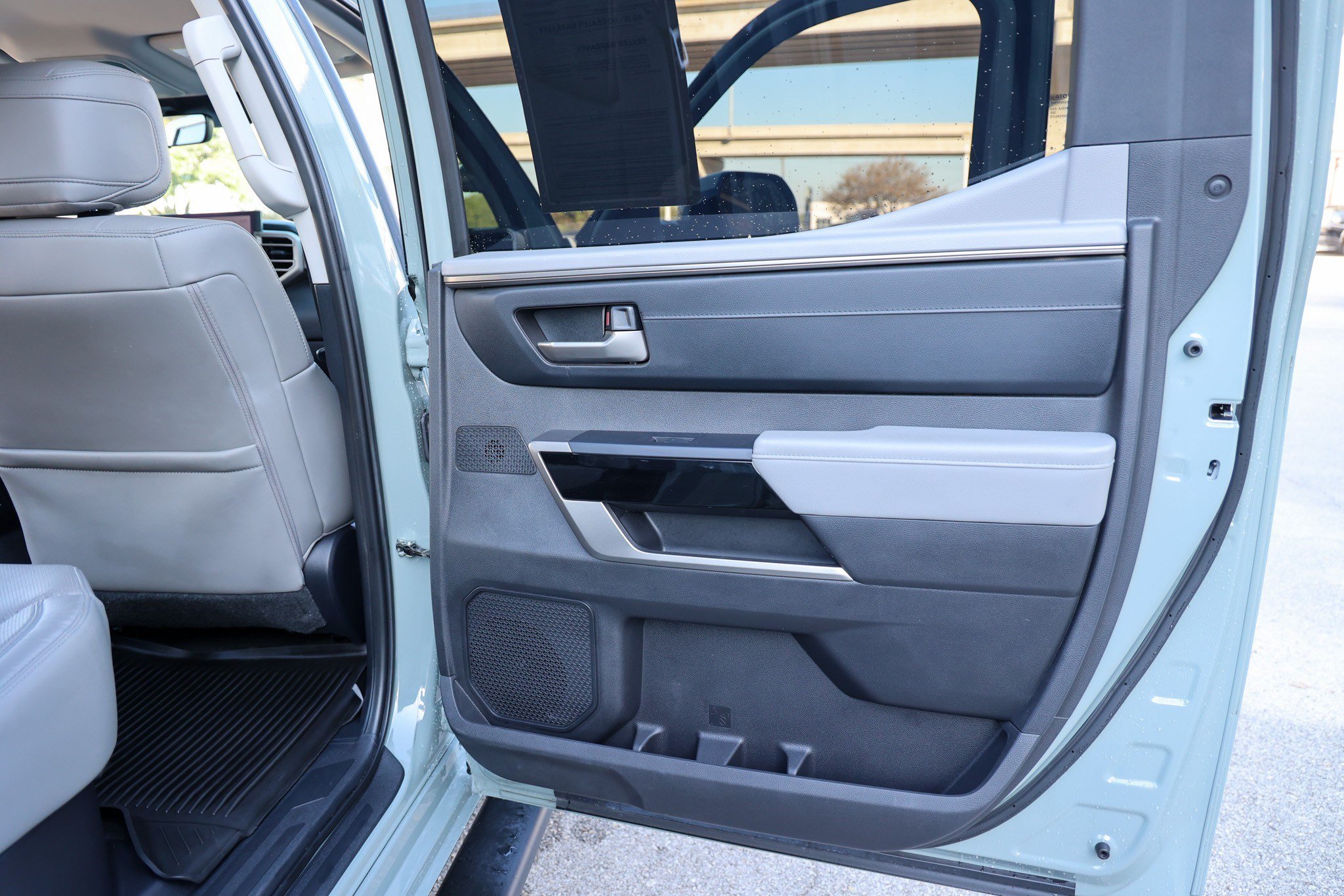 Used 2024 Toyota Tundra Limited AWD/4WD image 38