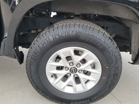 Used 2024 Nissan Frontier SV AWD/4WD image 15