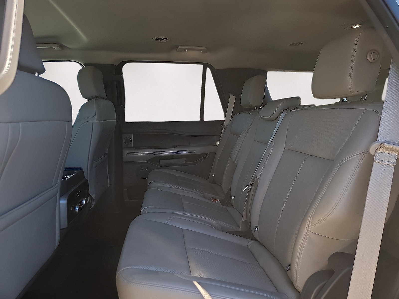 Used 2018 Ford Expedition XLT w/ Equipment Group 202A RWD image 11