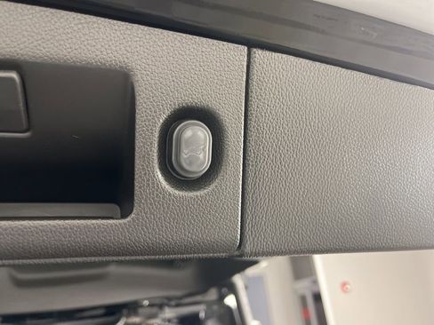 Used 2018 Chevrolet Tahoe LT image 24