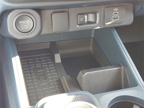 New 2025 Ford Maverick Lariat w/ 4K Tow Package image 28