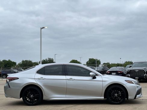 Used 2023 Toyota Camry XSE FWD image 3