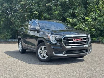 Used 2024 GMC Terrain SLE w/ Driver Convenience Package