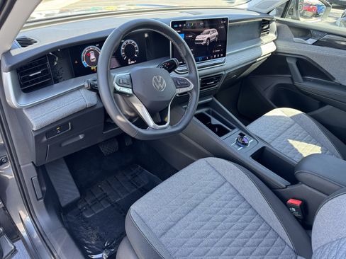 Certified 2025 Volkswagen Tiguan S AWD/4WD image 16