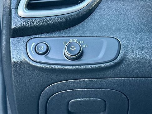 Used 2022 Chevrolet Trax LS w/ Tint and Cruise Package AWD/4WD image 10