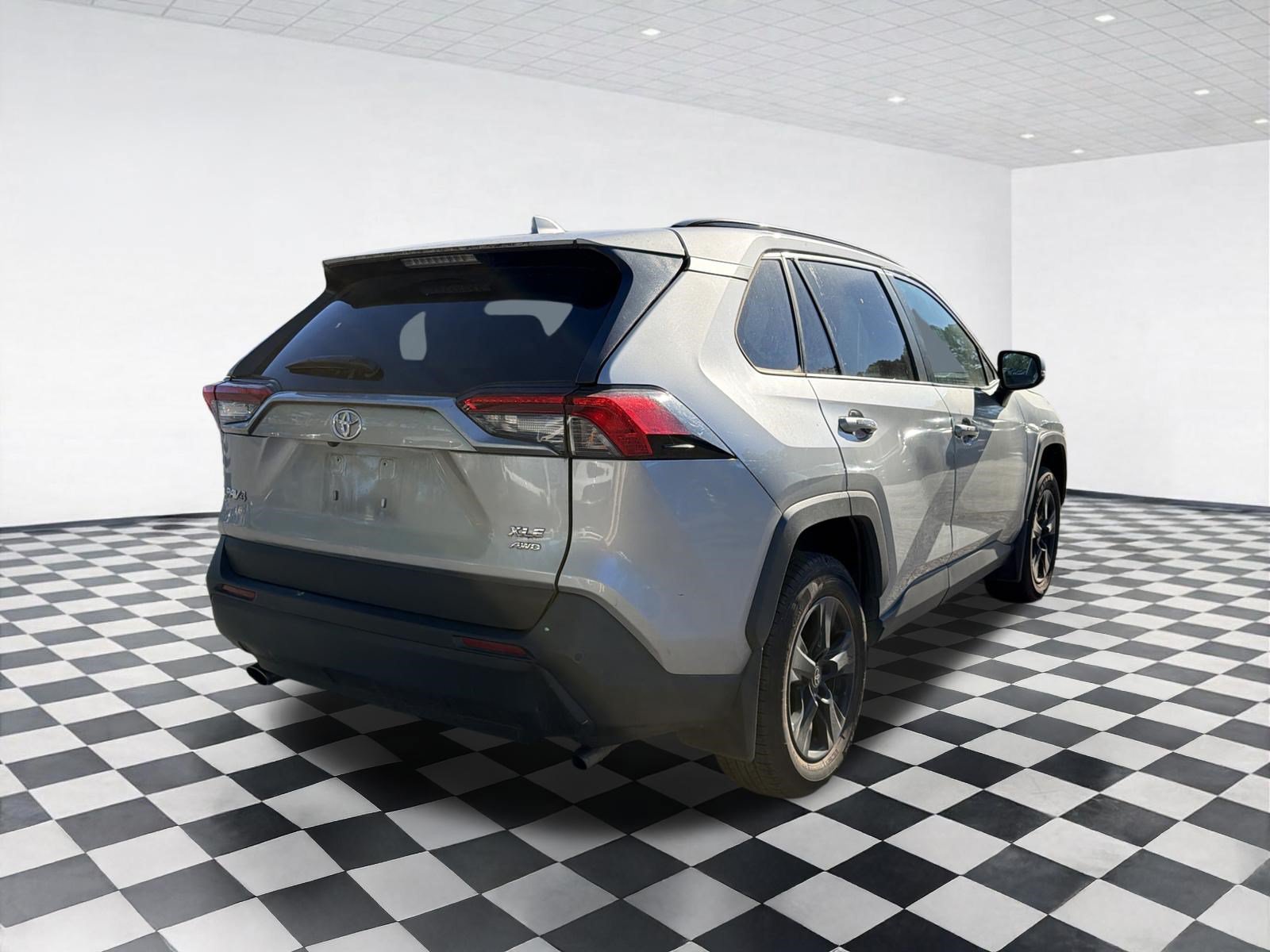 Used 2024 Toyota RAV4 XLE w/ Convenience Package AWD/4WD image 4