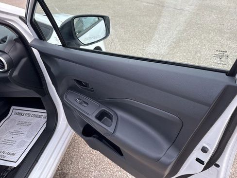 Used 2023 Nissan Versa S image 17