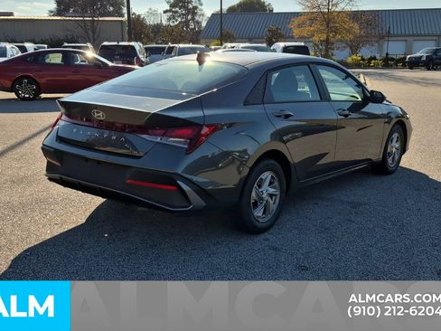 Certified 2026 Hyundai Elantra SE w/ Cargo Package FWD image 5
