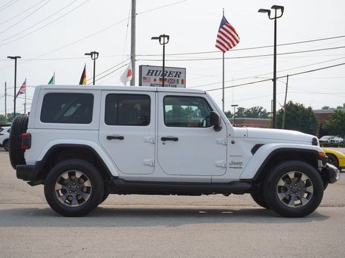 Used 2018 Jeep Wrangler Unlimited Sahara AWD/4WD image 8
