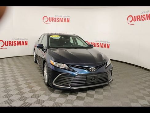 Used 2021 Toyota Camry LE AWD/4WD image 12