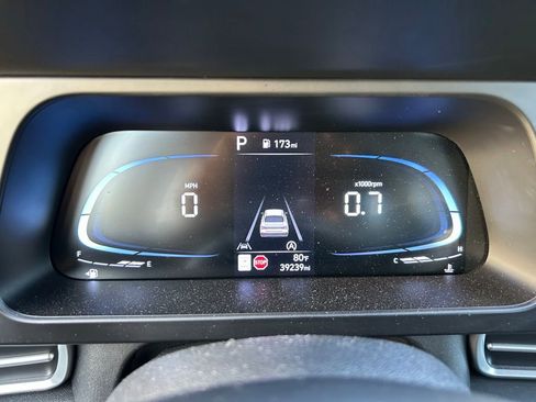 Used 2025 Hyundai Elantra SE FWD image 22