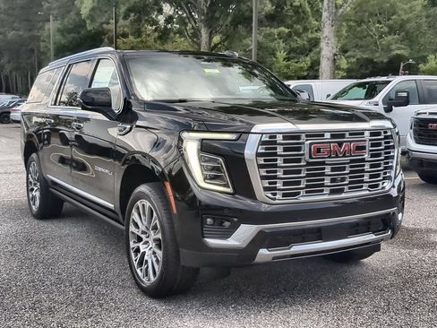 Used 2026 GMC Yukon XL Denali w/ Sun & Power Step Package AWD/4WD image 2