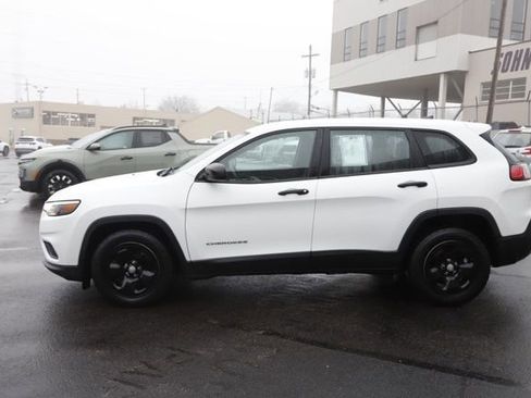 Used 2019 Jeep Cherokee Sport image 5
