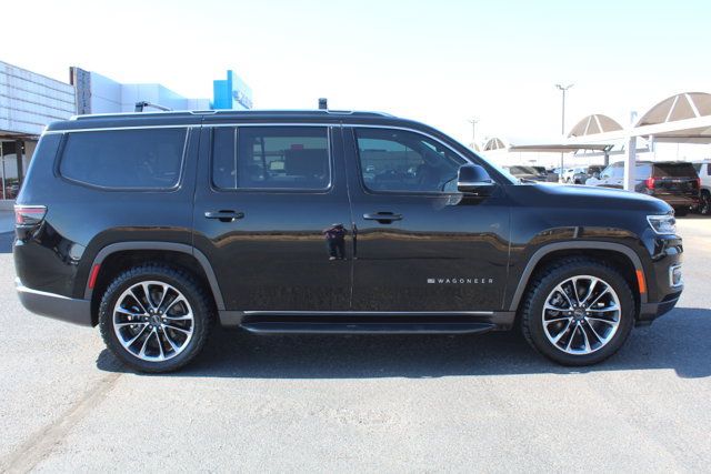 Used 2022 Jeep Wagoneer Series II w/ Premium Group I AWD/4WD image 2