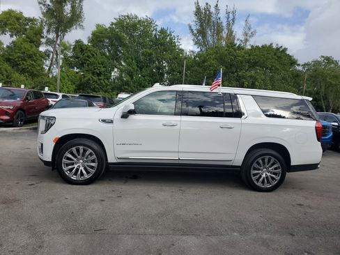 Used 2023 GMC Yukon XL Denali image 12