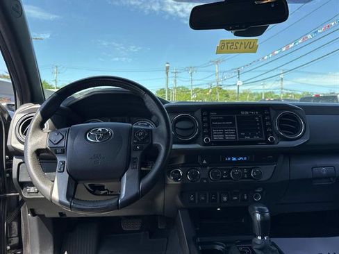 Used 2022 Toyota Tacoma TRD Sport w/ Technology Package AWD/4WD image 36