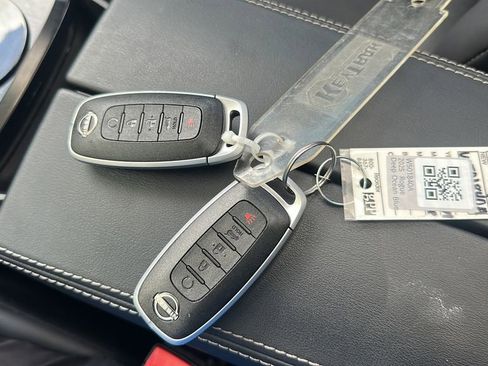 Used 2025 Nissan Rogue SV w/ SV Premium Package image 20