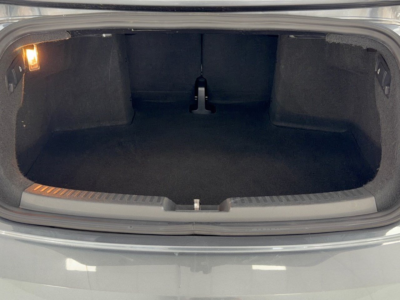Used 2018 Volkswagen Beetle 2.0T FWD image 28