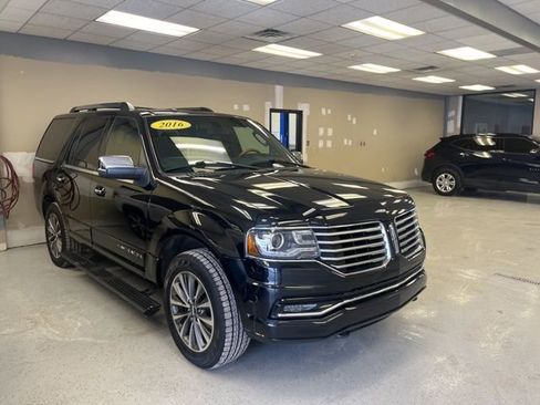 Used 2016 Lincoln Navigator Select image 3