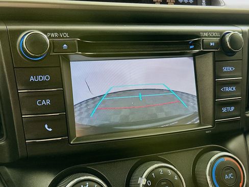 Used 2018 Toyota RAV4 LE image 22