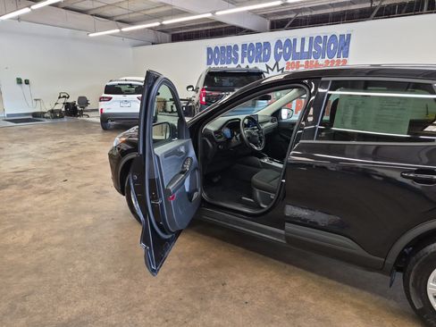 Used 2025 Ford Escape Active AWD/4WD image 9