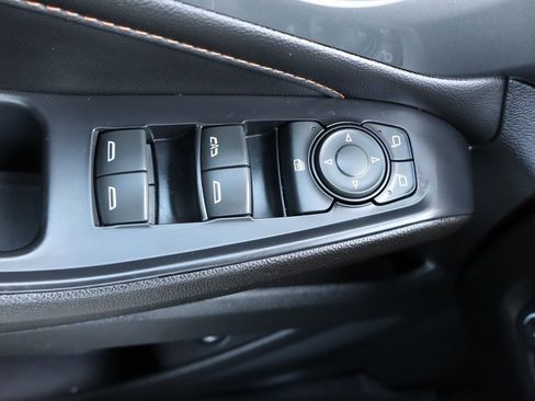 Used 2021 Chevrolet Traverse LT image 11