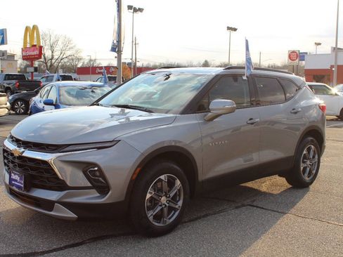 Used 2023 Chevrolet Blazer LT image 2