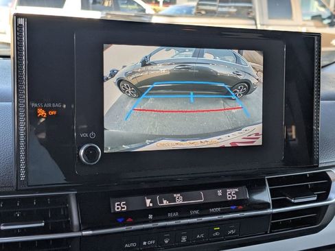 Used 2025 Toyota Sienna LE image 21