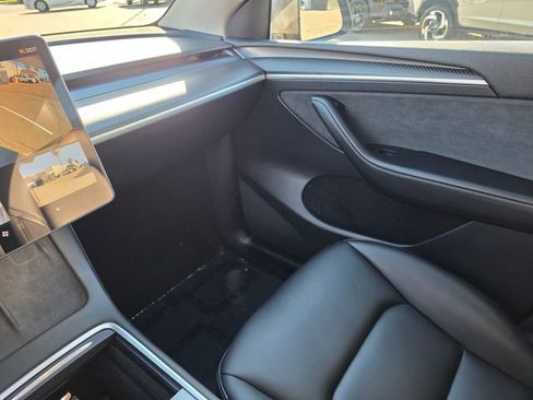 Used 2023 Tesla Model Y Long Range image 30