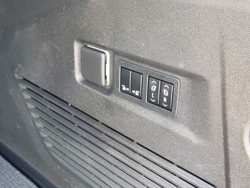 Used 2022 GMC Yukon XL Denali AWD/4WD image 30