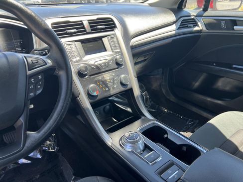 Used 2017 Ford Fusion SE FWD image 35