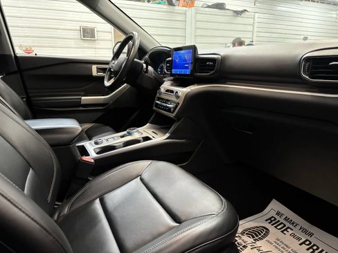 Used 2023 Ford Explorer XLT w/ Equipment Group 202A AWD/4WD image 26