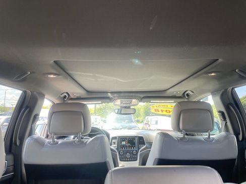 Used 2018 Jeep Grand Cherokee Limited image 19