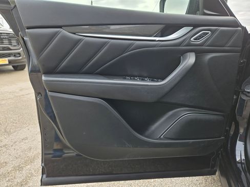 Used 2019 Maserati Levante S image 11