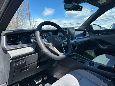 New 2026 Volkswagen Tiguan SE R-Line image 6