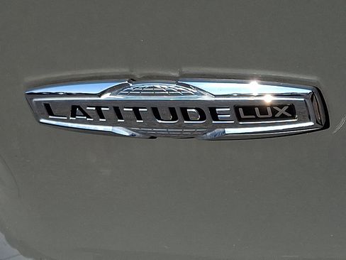 Used 2021 Jeep Cherokee Latitude Lux w/ Comfort/Convenience Group AWD/4WD image 30