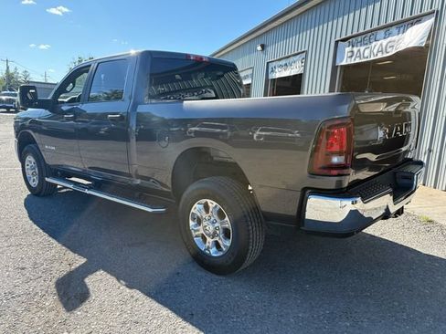 Used 2025 RAM 2500 Big Horn AWD/4WD image 4