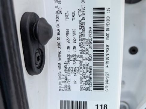 Used 2023 Toyota Tacoma TRD Off-Road image 38