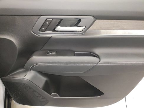 New 2027 GMC Terrain Denali w/ LPO, Floor Liner Package AWD/4WD image 9