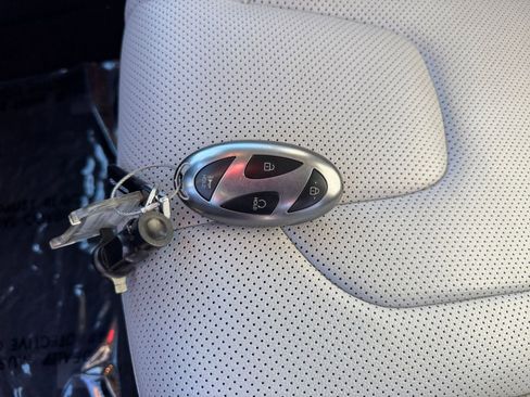 Used 2025 Hyundai Elantra Limited image 22