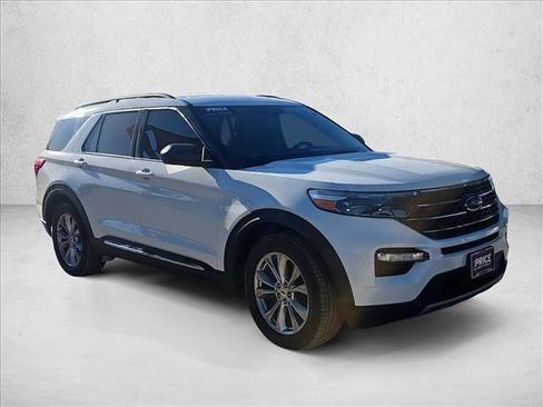 Used 2021 Ford Explorer XLT w/ Equipment Group 202A image 7