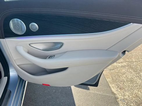 Used 2017 Mercedes-Benz E 300 4MATIC image 11