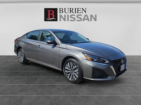 Used 2024 Nissan Altima 2.5 SV AWD/4WD image 7