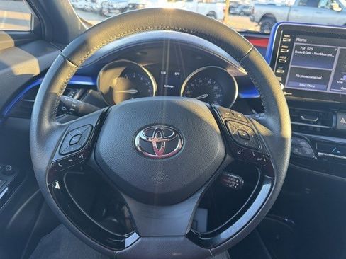 Used 2022 Toyota C-HR XLE image 15