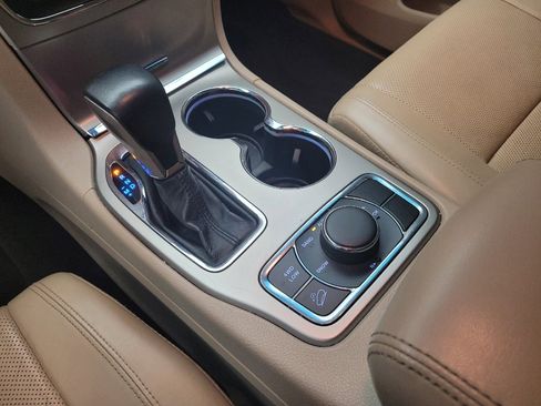 Used 2017 Jeep Grand Cherokee Limited w/ Luxury Group II image 26