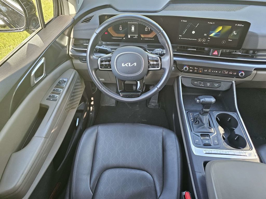 Used 2025 Kia Carnival FWD image 15