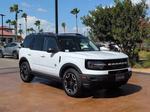 Used 2021 Ford Bronco Sport Outer Banks w/ Outer Banks Package (96D) AWD/4WD image 1
