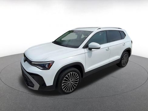 Used 2025 Volkswagen Taos SE image 8