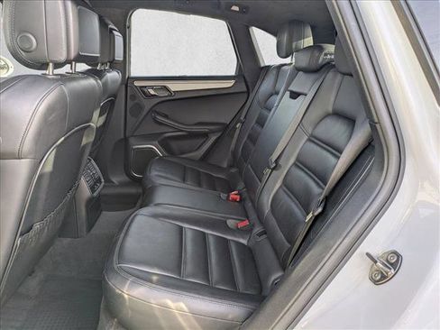 Used 2016 Porsche Macan Turbo image 19