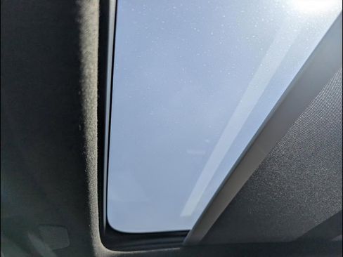 Used 2022 Volvo XC40 P8 Recharge Plus image 20